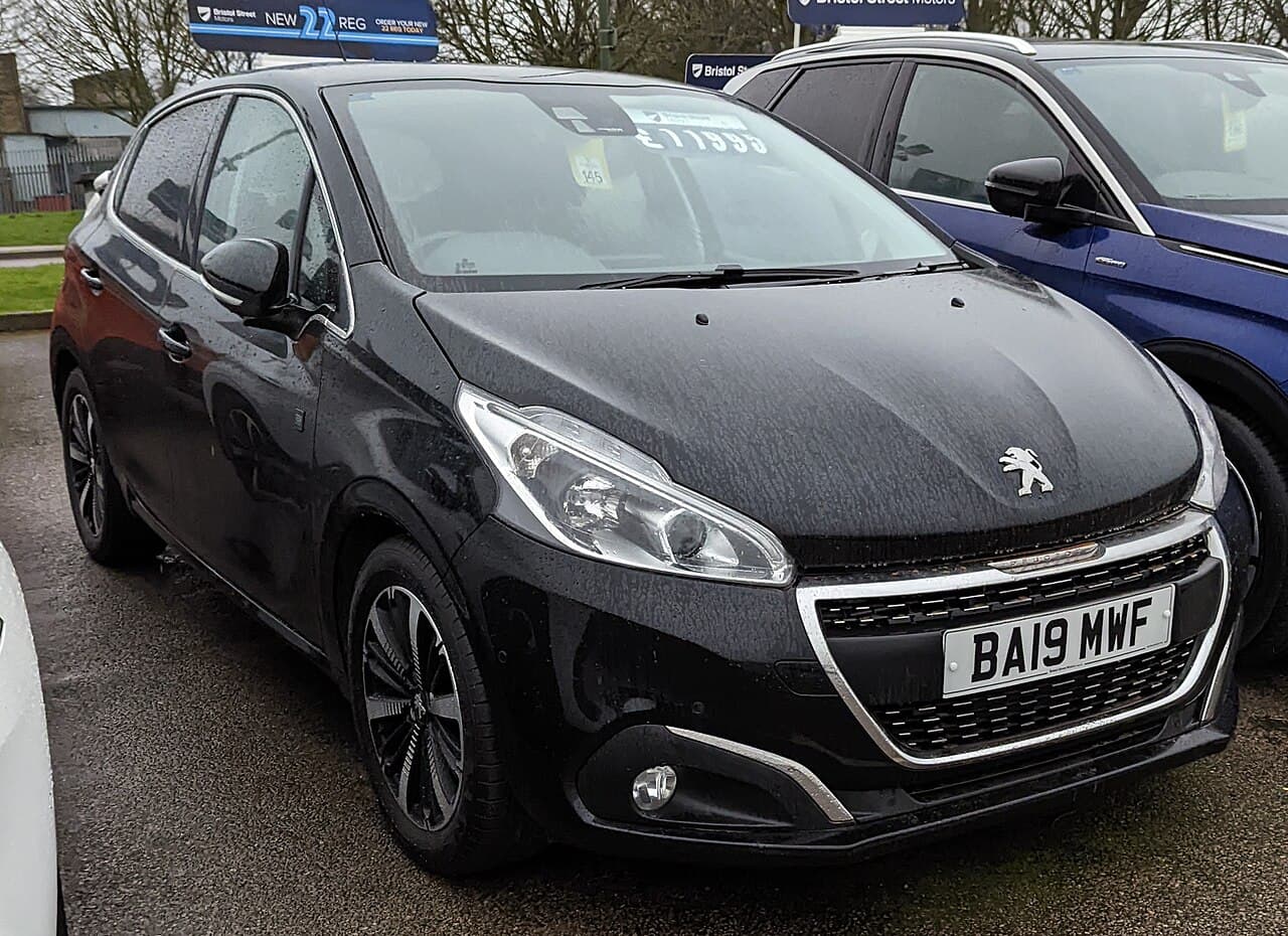 Peugeot e-208